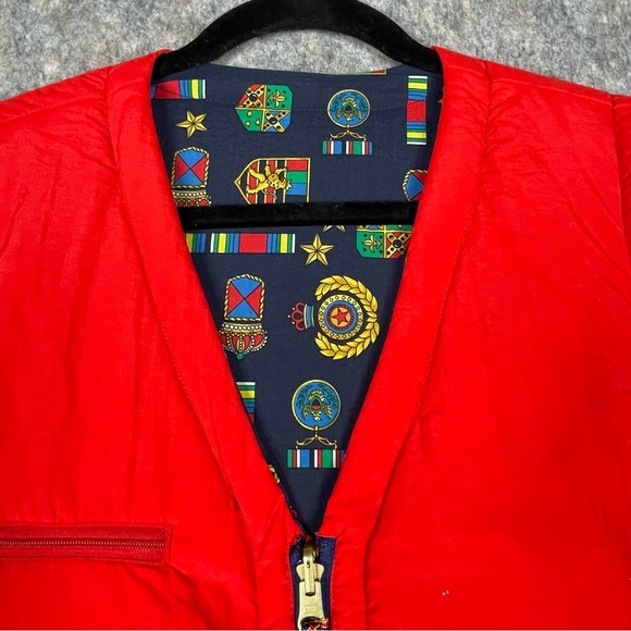 Vtg LizSport Medal Print/Red Reversible Preppy Vintage Military Zip Vest - Sz L - Picture 12 of 16